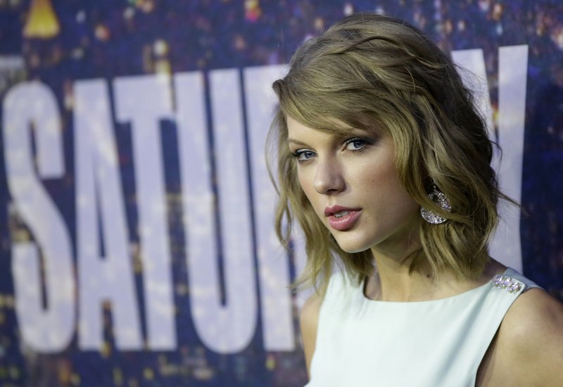 Taylor Swift at SNL 40th Anniversary Celebration — photo 190