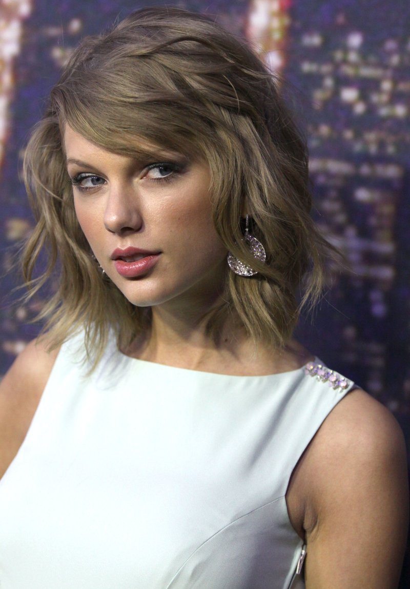 Taylor Swift at SNL 40th Anniversary Celebration — photo 201