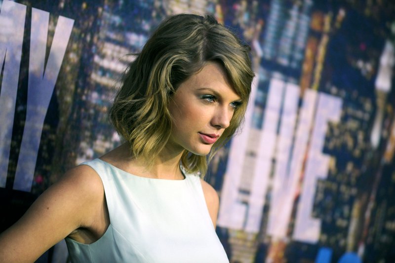 Taylor Swift at SNL 40th Anniversary Celebration — photo 229