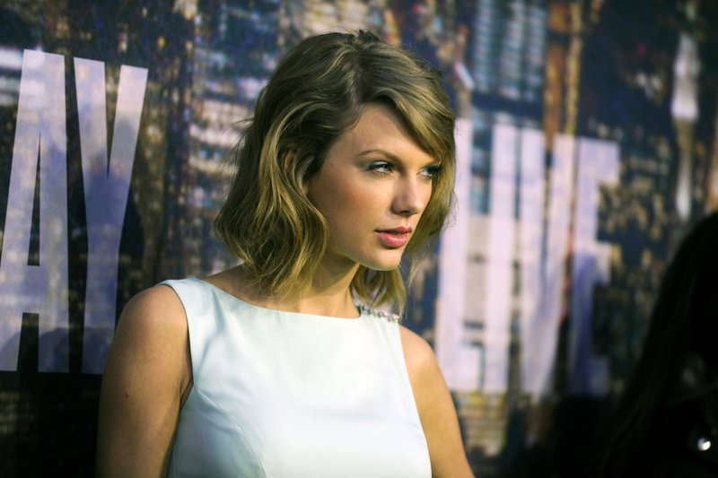 Taylor Swift at SNL 40th Anniversary Celebration — photo 230