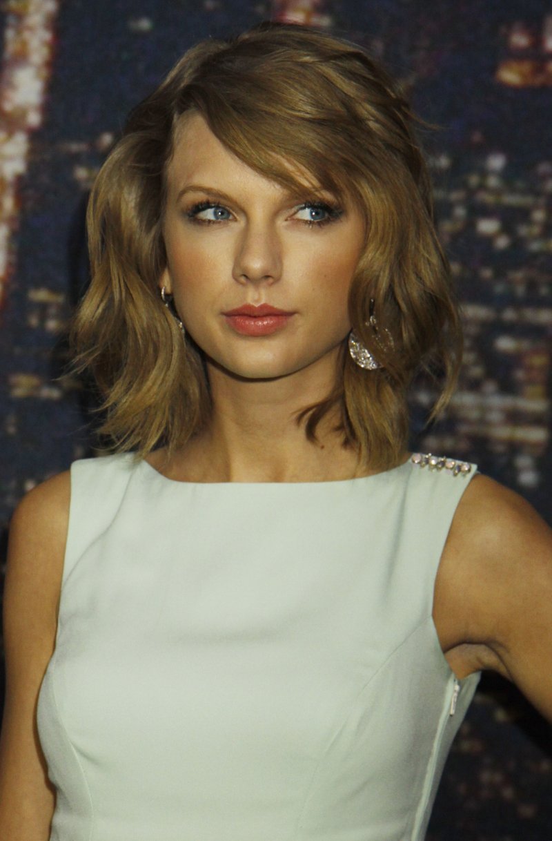 Taylor Swift at SNL 40th Anniversary Celebration — photo 277