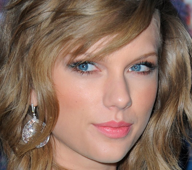 Taylor Swift at SNL 40th Anniversary Celebration — photo 289