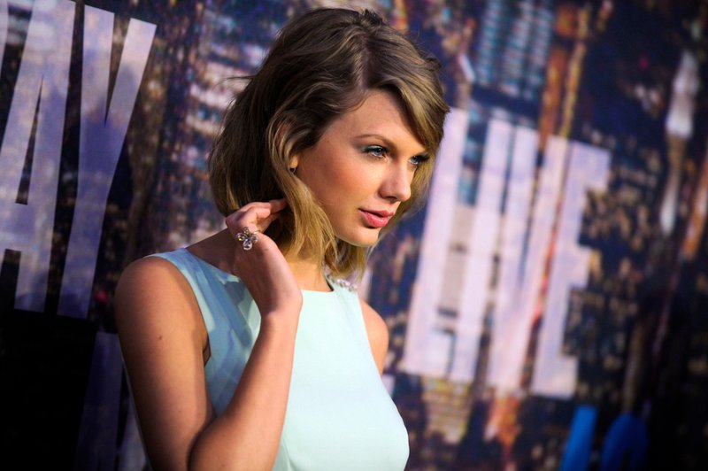 Taylor Swift at SNL 40th Anniversary Celebration — photo 293
