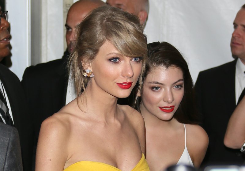 Taylor Swift at The Weinstein Company & Netflix's 2015 Golden Globes After Party — photo 3