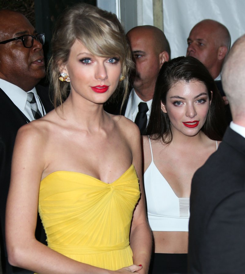 Taylor Swift at The Weinstein Company & Netflix's 2015 Golden Globes After Party — photo 17