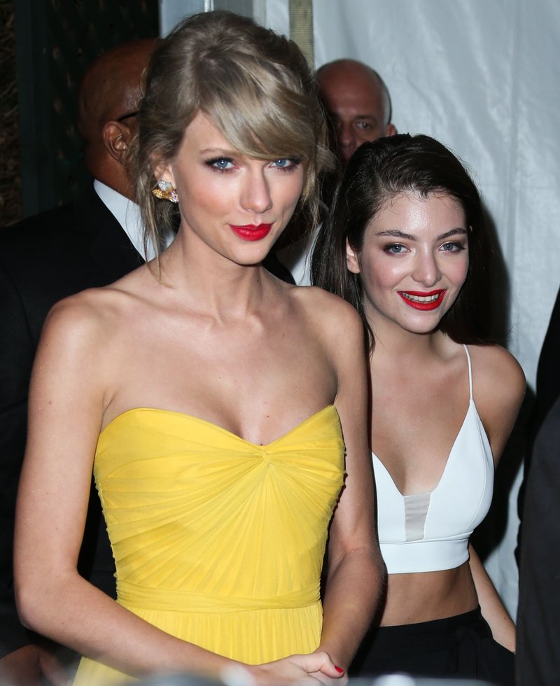 Taylor Swift at The Weinstein Company & Netflix's 2015 Golden Globes After Party — photo 18