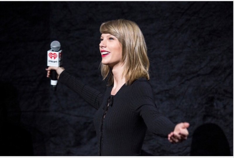 Taylor Swift at iHeartMedia Summit — photo 3