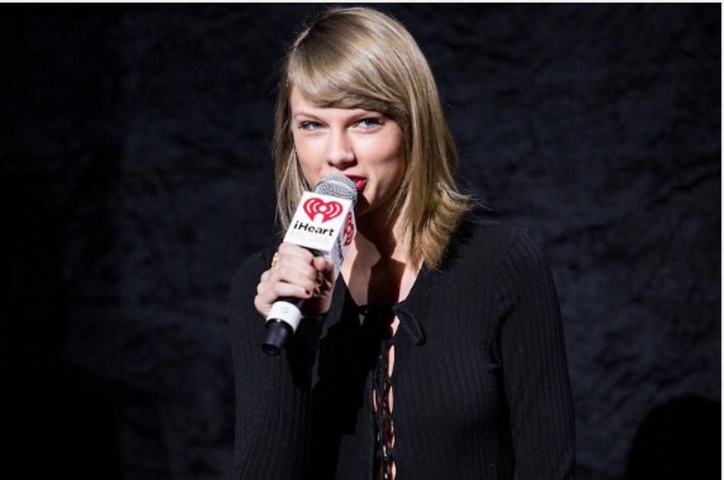 Taylor Swift at iHeartMedia Summit — photo 4