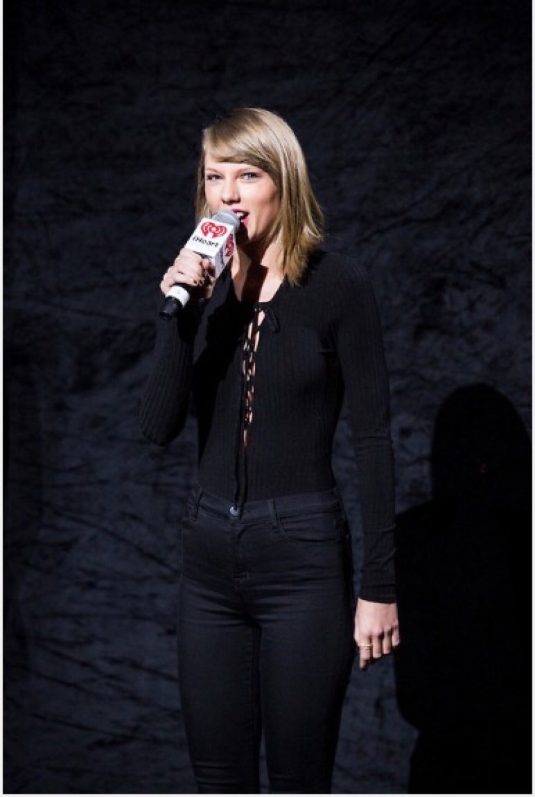 Taylor Swift at iHeartMedia Summit — photo 6