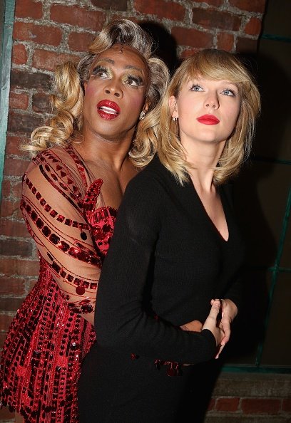 Taylor Swift at "Kinky Boots" - Backstage — photo 25