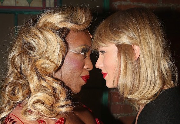 Taylor Swift at "Kinky Boots" - Backstage — photo 32