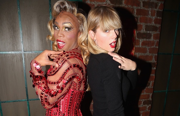 Taylor Swift at "Kinky Boots" - Backstage — photo 37