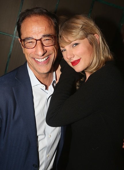 Taylor Swift at "Kinky Boots" - Backstage — photo 47