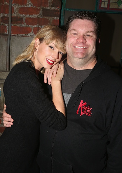 Taylor Swift at "Kinky Boots" - Backstage — photo 48