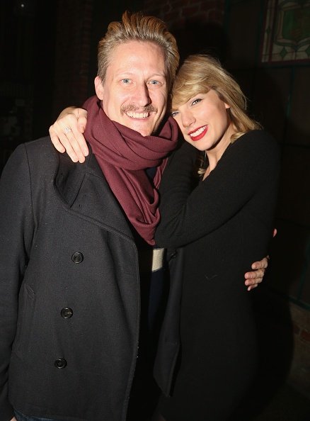 Taylor Swift at "Kinky Boots" - Backstage — photo 71