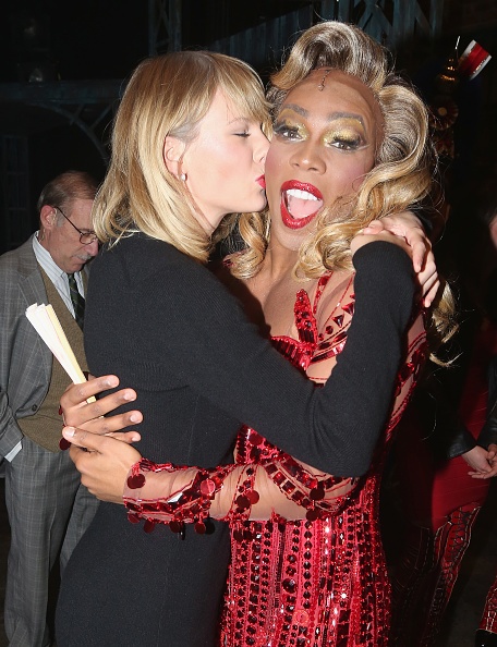 Taylor Swift at "Kinky Boots" - Backstage — photo 85