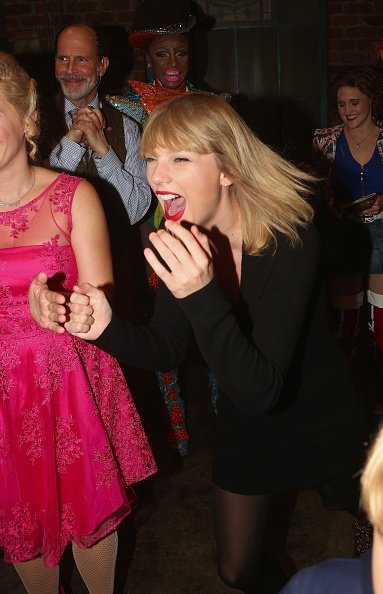 Taylor Swift at "Kinky Boots" - Backstage — photo 99