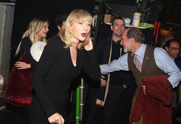 Taylor Swift at "Kinky Boots" - Backstage — photo 102