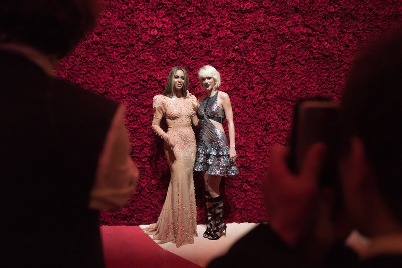 Taylor Swift at "Manus x Machina: Fashion In An Age Of Technology" Costume Institute Gala — photo 208