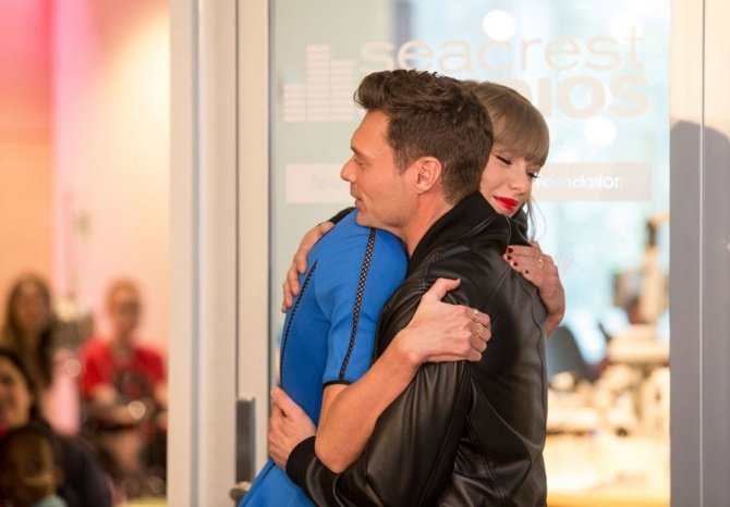 Taylor Swift at Seacrest Studios Opening — photo 3