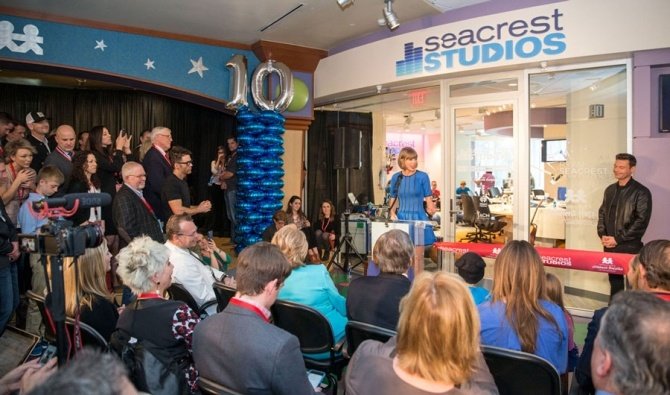 Taylor Swift at Seacrest Studios Opening — photo 4