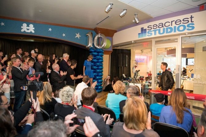 Taylor Swift at Seacrest Studios Opening — photo 5
