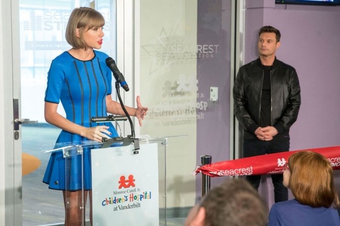 Taylor Swift at Seacrest Studios Opening — photo 7