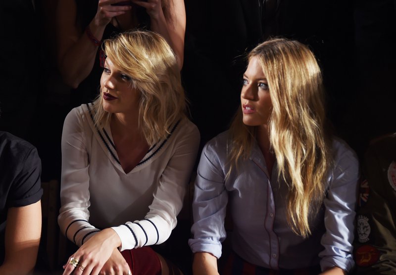 Taylor Swift at #TOMMYNOW Women's Runway Show — photo 12