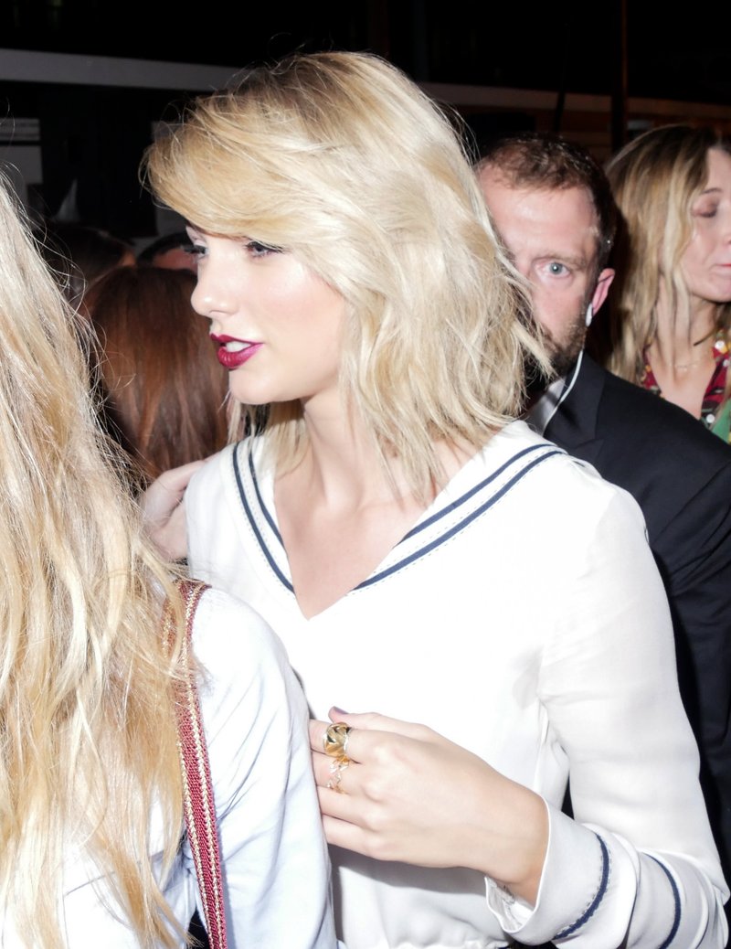 Taylor Swift at #TOMMYNOW Women's Runway Show — photo 19