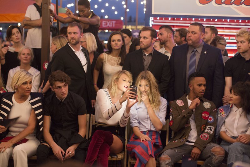 Taylor Swift at #TOMMYNOW Women's Runway Show — photo 22