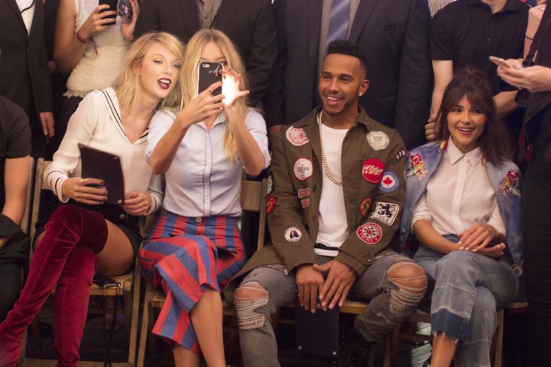 Taylor Swift at #TOMMYNOW Women's Runway Show — photo 29