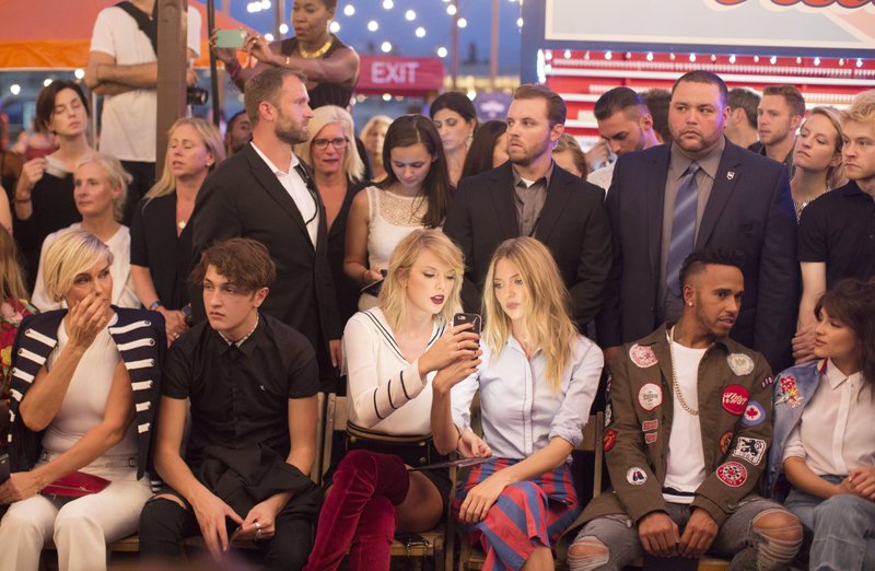 Taylor Swift at #TOMMYNOW Women's Runway Show — photo 30