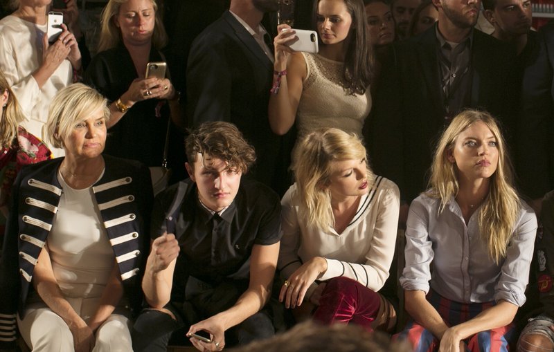 Taylor Swift at #TOMMYNOW Women's Runway Show — photo 31