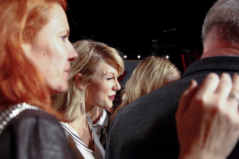 Taylor Swift at #TOMMYNOW Women's Runway Show — photo 34