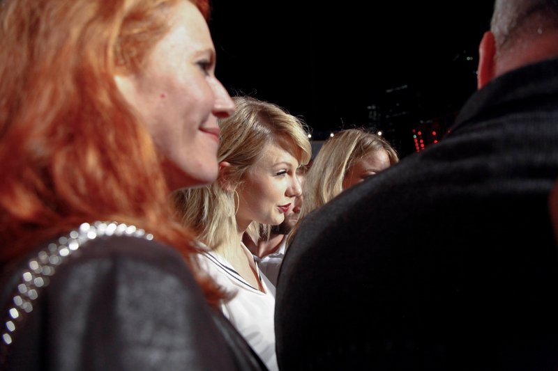 Taylor Swift at #TOMMYNOW Women's Runway Show — photo 35