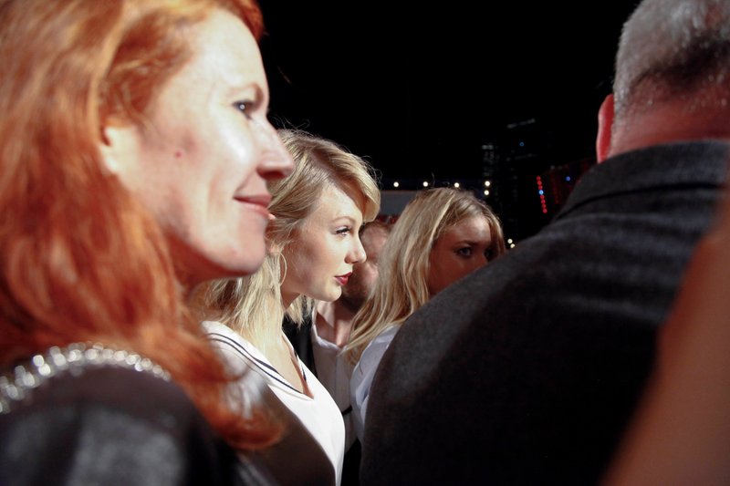 Taylor Swift at #TOMMYNOW Women's Runway Show — photo 36