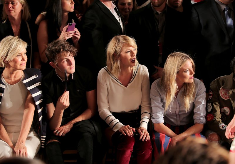Taylor Swift at #TOMMYNOW Women's Runway Show — photo 38