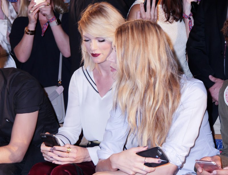 Taylor Swift at #TOMMYNOW Women's Runway Show — photo 39