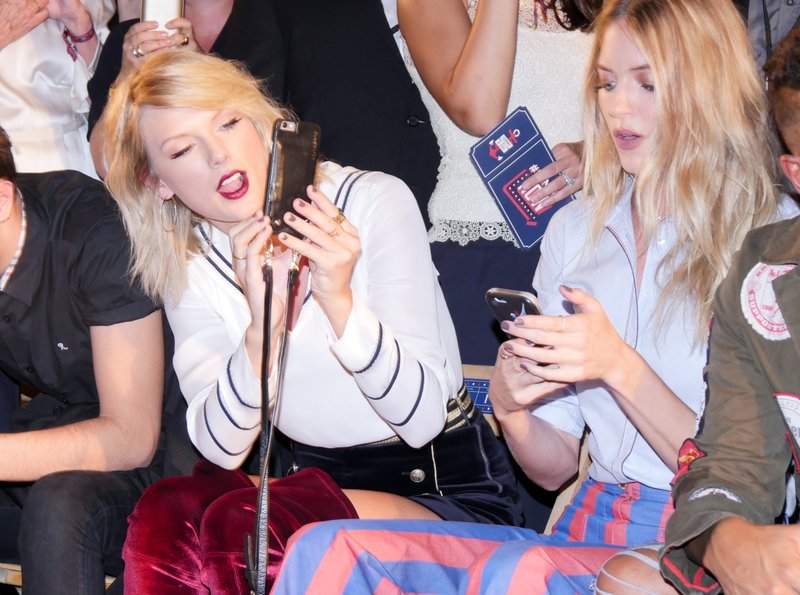 Taylor Swift at #TOMMYNOW Women's Runway Show — photo 43
