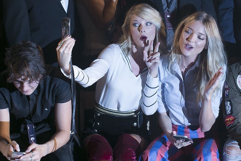 Taylor Swift at #TOMMYNOW Women's Runway Show — photo 45