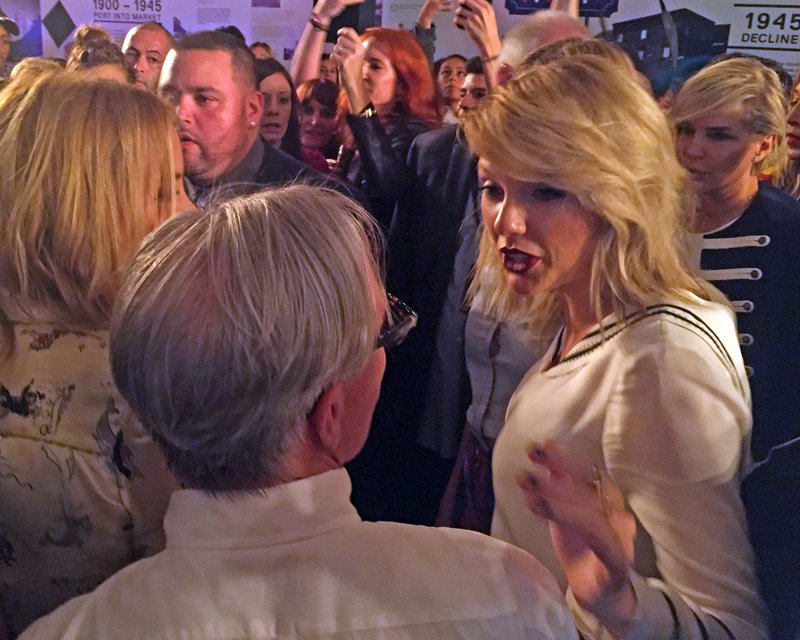 Taylor Swift at #TOMMYNOW Women's Runway Show — photo 50