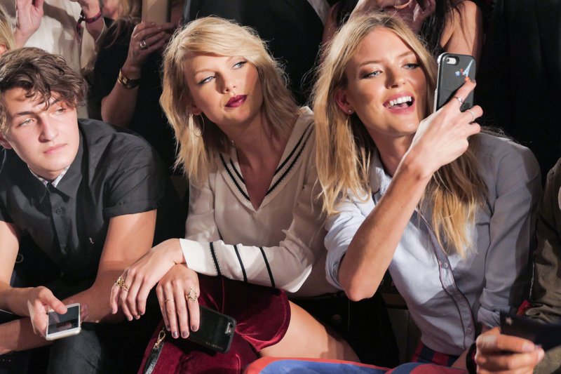 Taylor Swift at #TOMMYNOW Women's Runway Show — photo 62