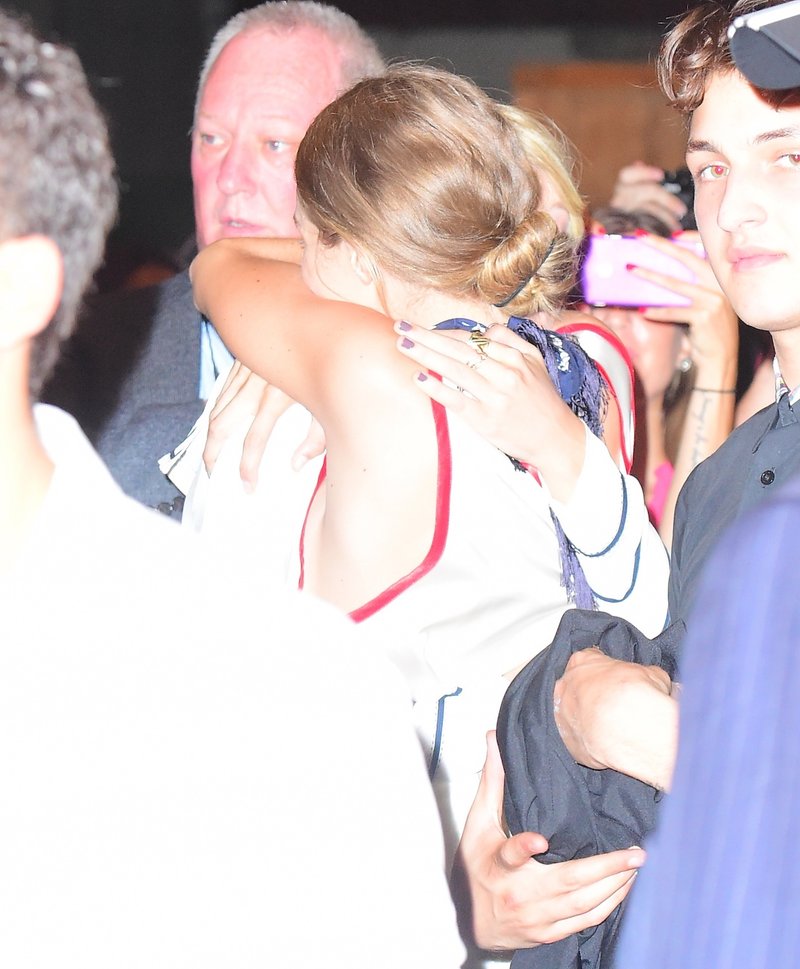 Taylor Swift at #TOMMYNOW Women's Runway Show — photo 74