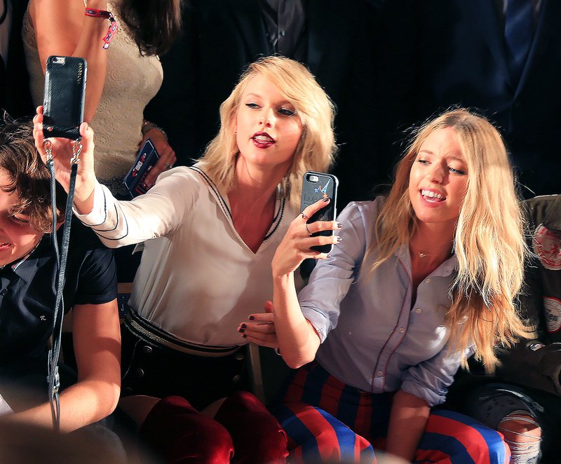 Taylor Swift at #TOMMYNOW Women's Runway Show — photo 78