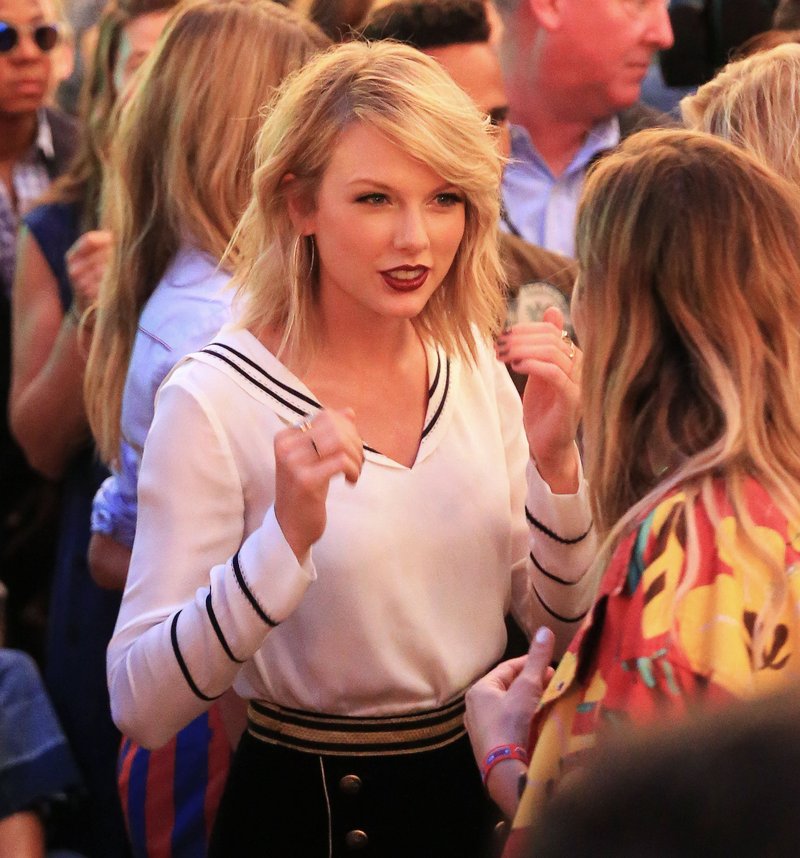 Taylor Swift at #TOMMYNOW Women's Runway Show — photo 84