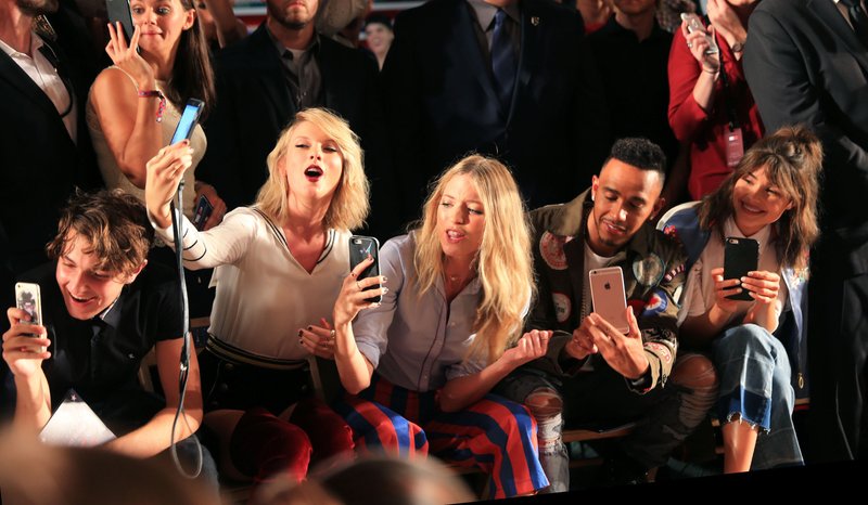 Taylor Swift at #TOMMYNOW Women's Runway Show — photo 85