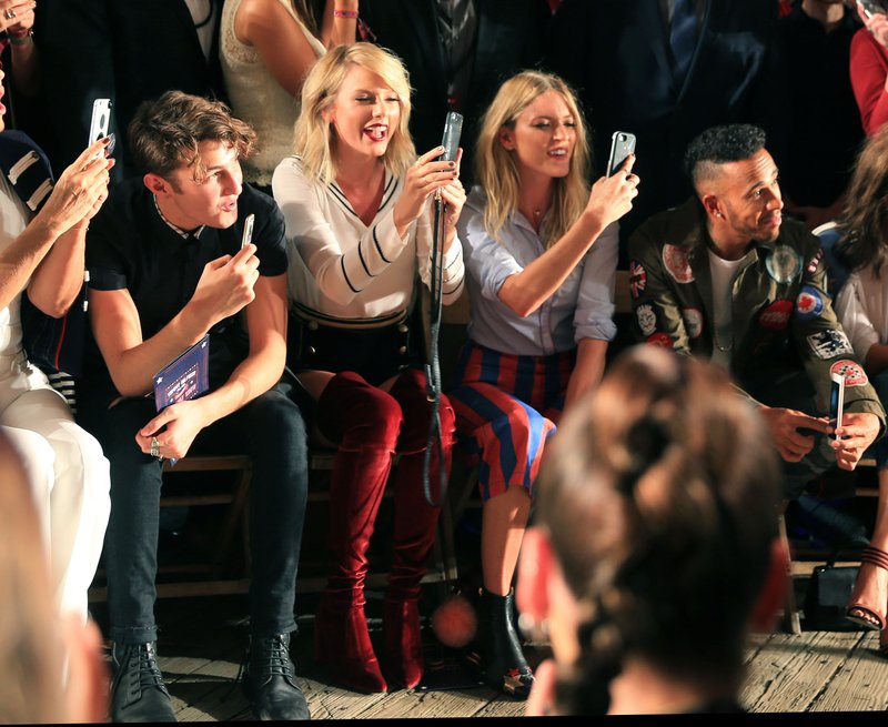 Taylor Swift at #TOMMYNOW Women's Runway Show — photo 92