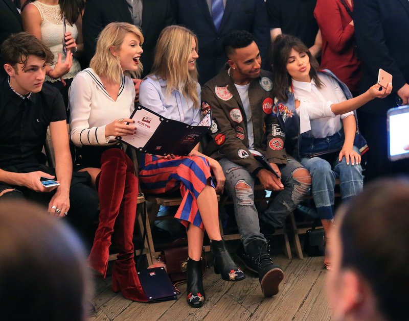 Taylor Swift at #TOMMYNOW Women's Runway Show — photo 93