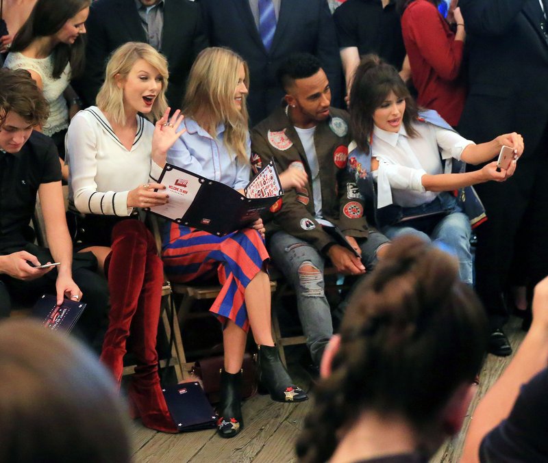 Taylor Swift at #TOMMYNOW Women's Runway Show — photo 94