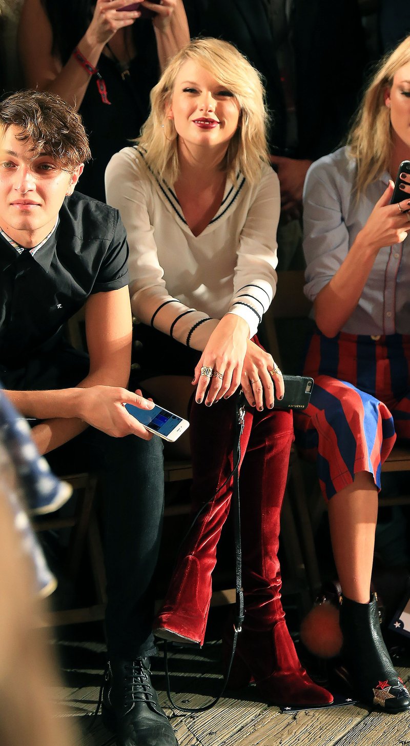 Taylor Swift at #TOMMYNOW Women's Runway Show — photo 104